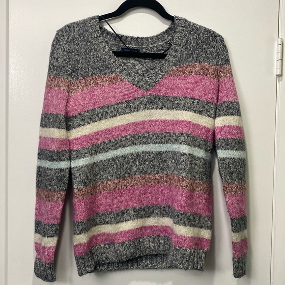Tommy Hilfiger Sweaters - Tommy Hilfiger V-Neck Sweater S/P